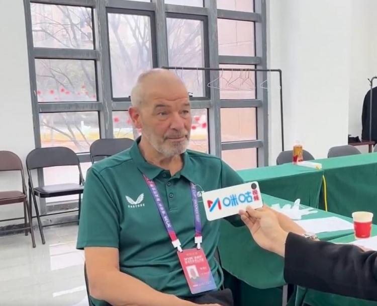 jpg, 场职业比赛, 有他执裁的