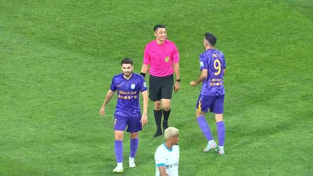 所以比赛踢, 球被吹